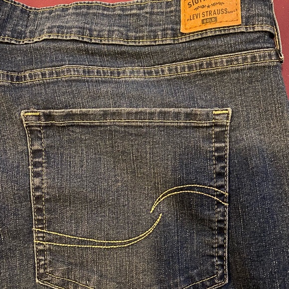Levi Signature mid rise boyfriend cut jeans women’s size 24 - Picture 6 of 7
